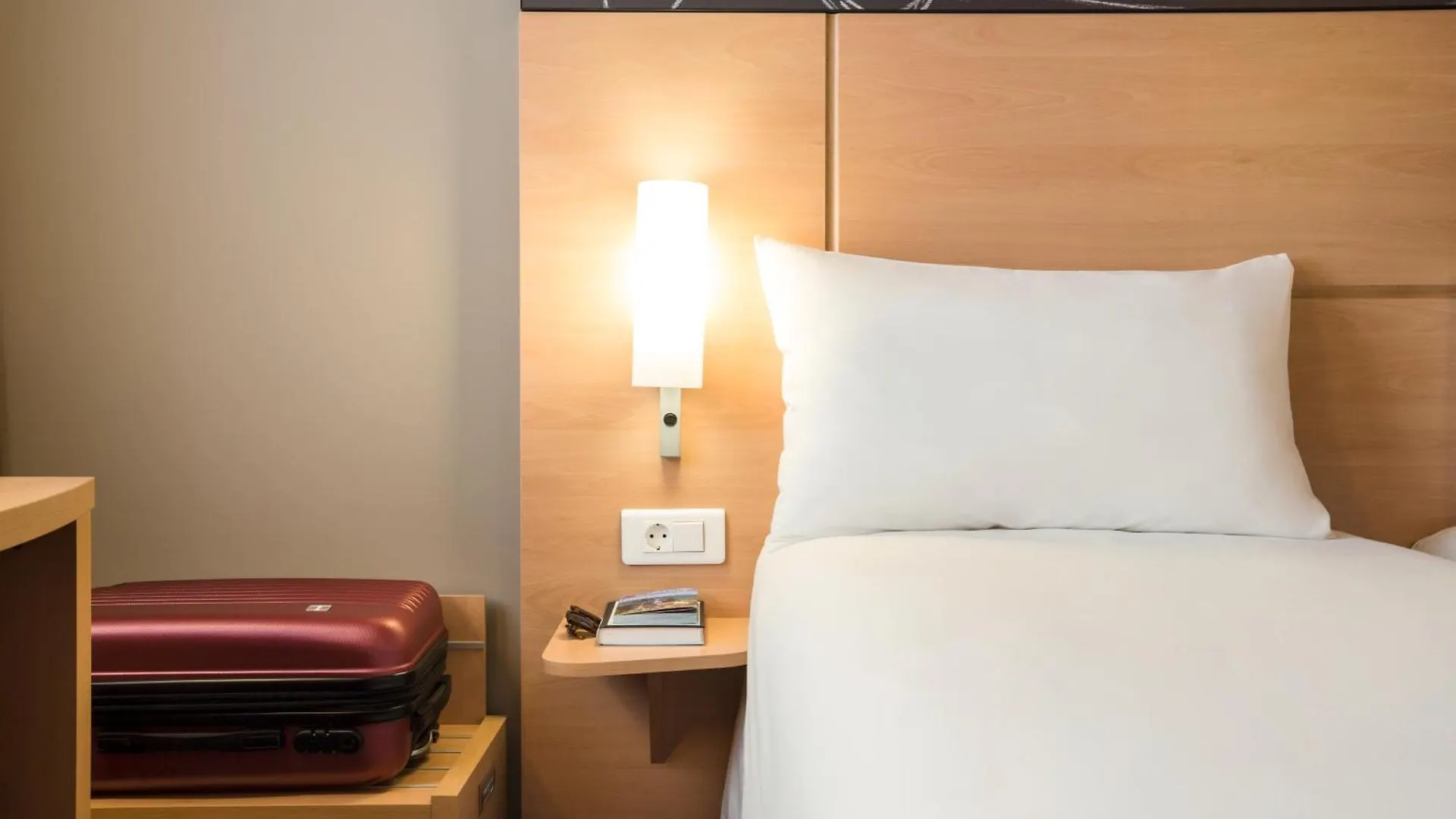 Ibis Lyon Part Dieu Les Halles Hotel