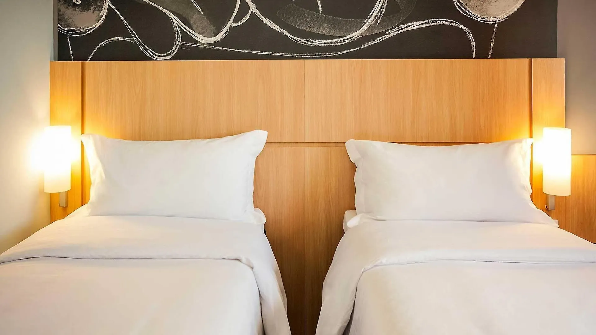 Ibis Lyon Part Dieu Les Halles 3*,